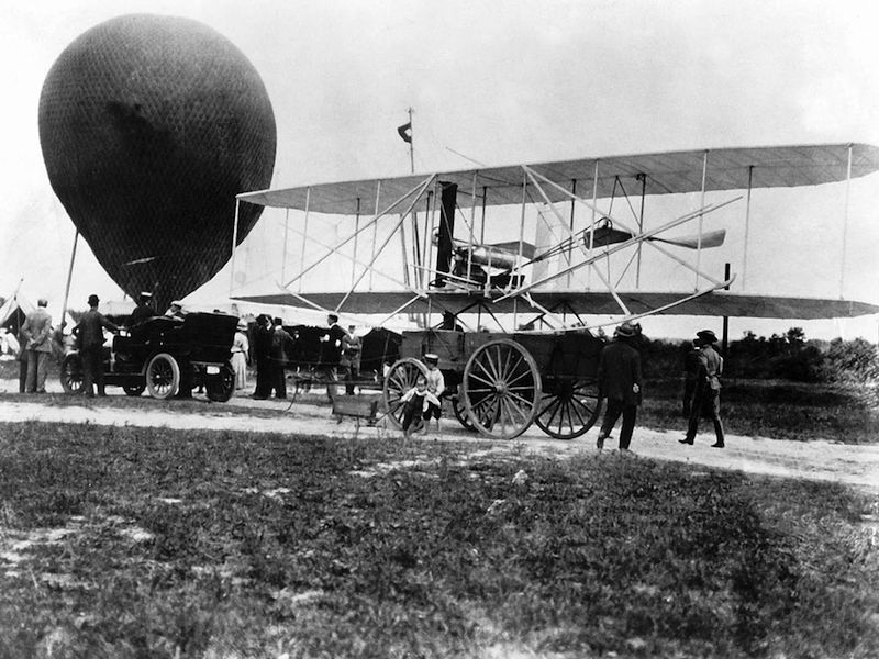 1024px-Wright_Military_Flyer_arrives_at_Fort_Myer_VA_DA-SD-05-00659